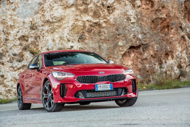 With its distinctly sporty silhouette, with broad front air intakes and side diffuser, a wide trunk and brawny look, Kia Stinger is a ”sui generis” four-doors considering its brand